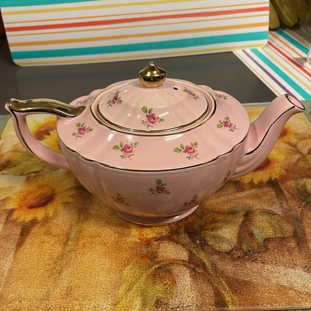 Vintage Chintz teapot - Picture 4 of 12
